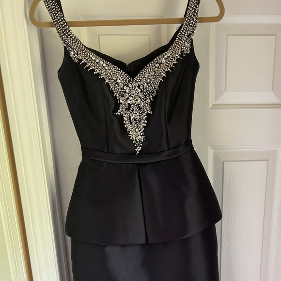 Eleni Elias M113 Black Mermaid Gown. Size 2. - Picture 5 of 7